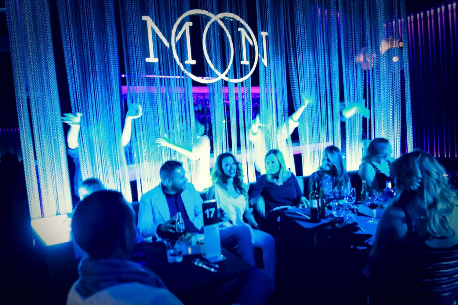 Evento Sala Moon Dinner Show en Valencia- Eventos Grupo Salamandra